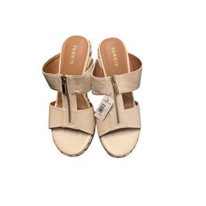 Torrid Zip Front Slip on platform Wedge Tan size 8.5 WW